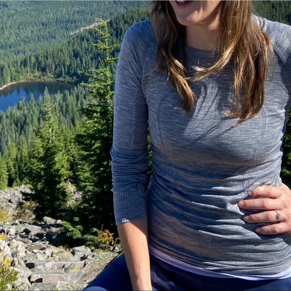 Lululemon Grey Top - Picture 1 of 4